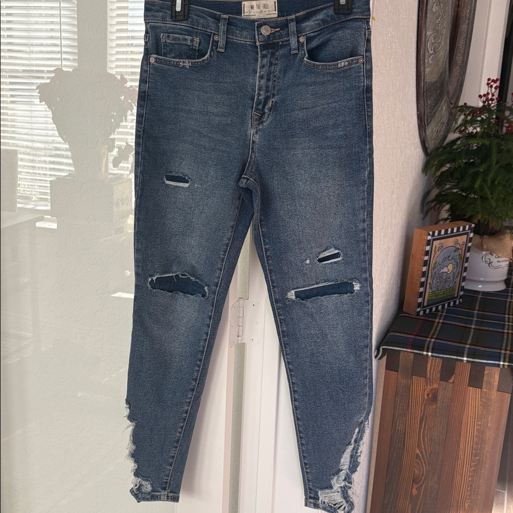 Free People We the Free 'About a Girl' Distressed Skinny Jeans Size 28 - Picture 7 of 9